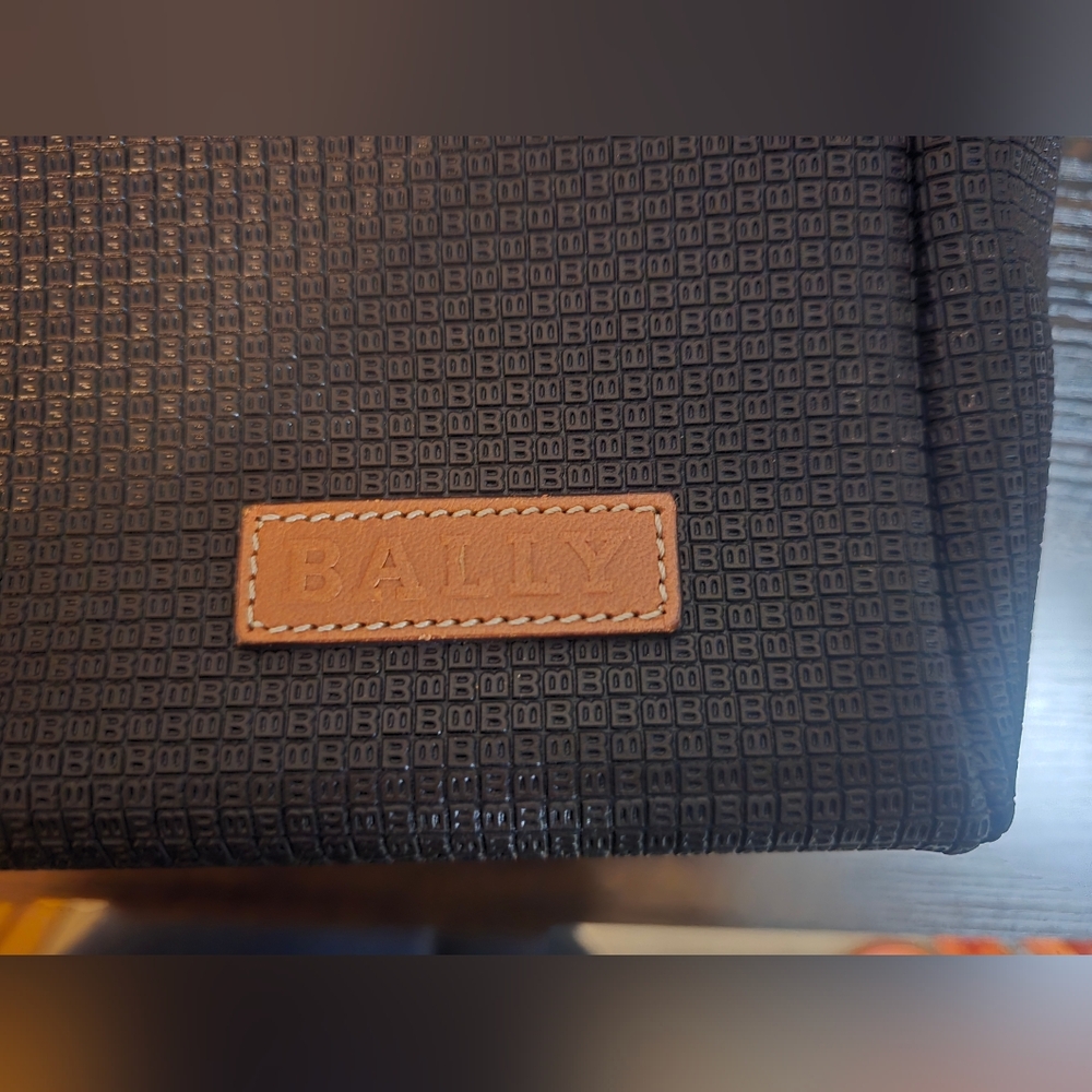 BALLY Vintage Black And Tan Leather Tote - RARE, Elegant Beauty. Comes With COA - Picture 5 of 11